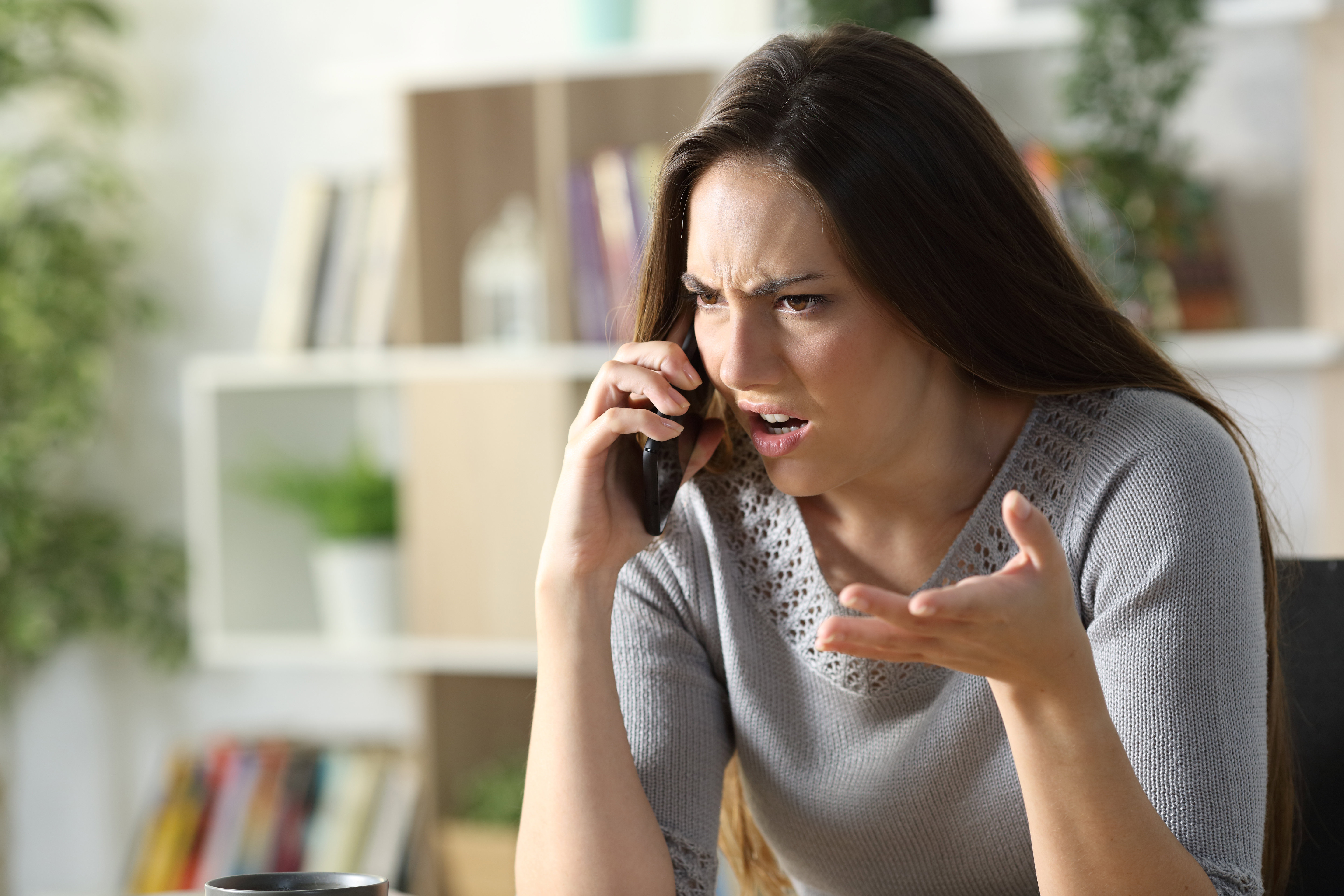 woman-complaining-on-telephone