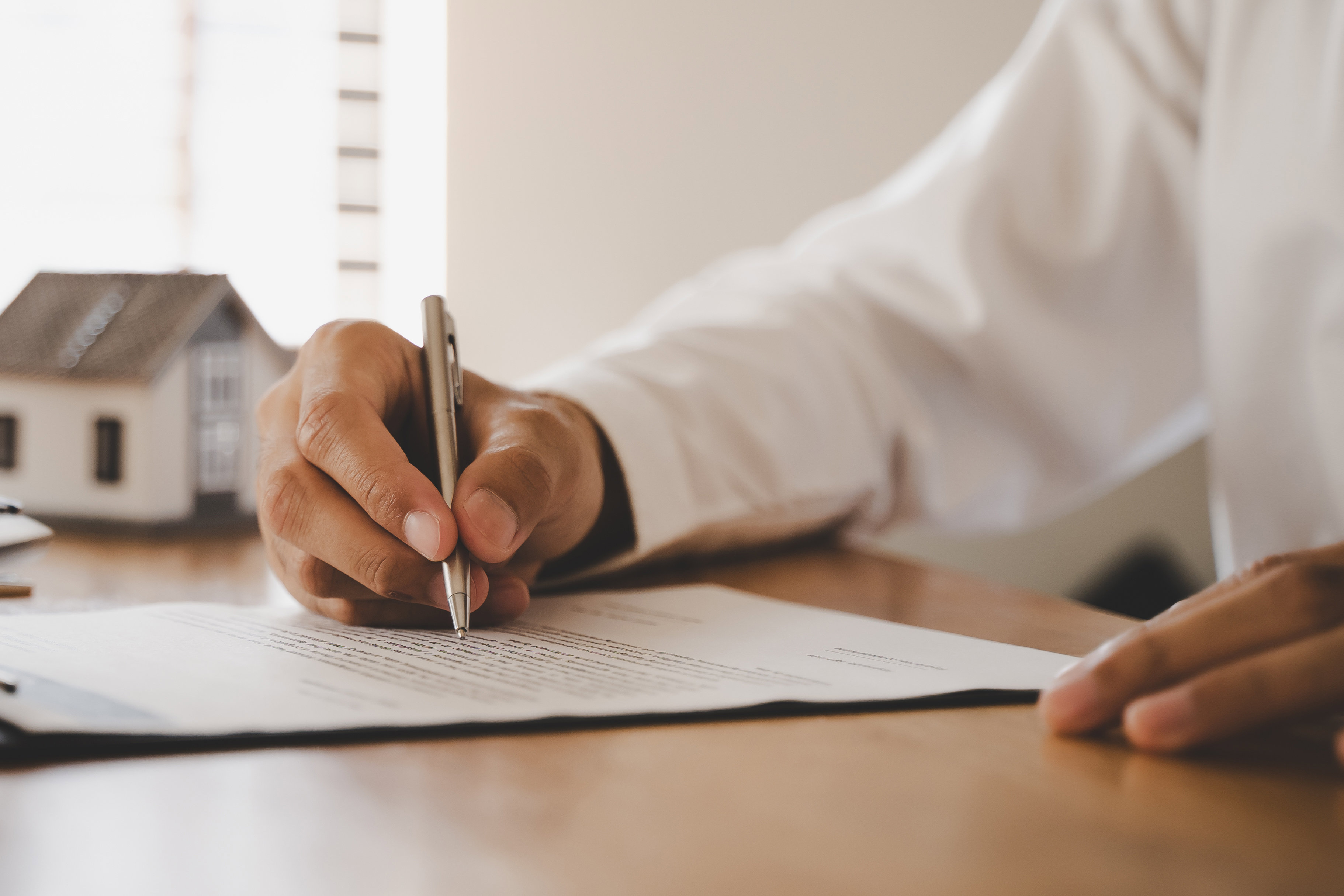 letting-agent-writing-contract