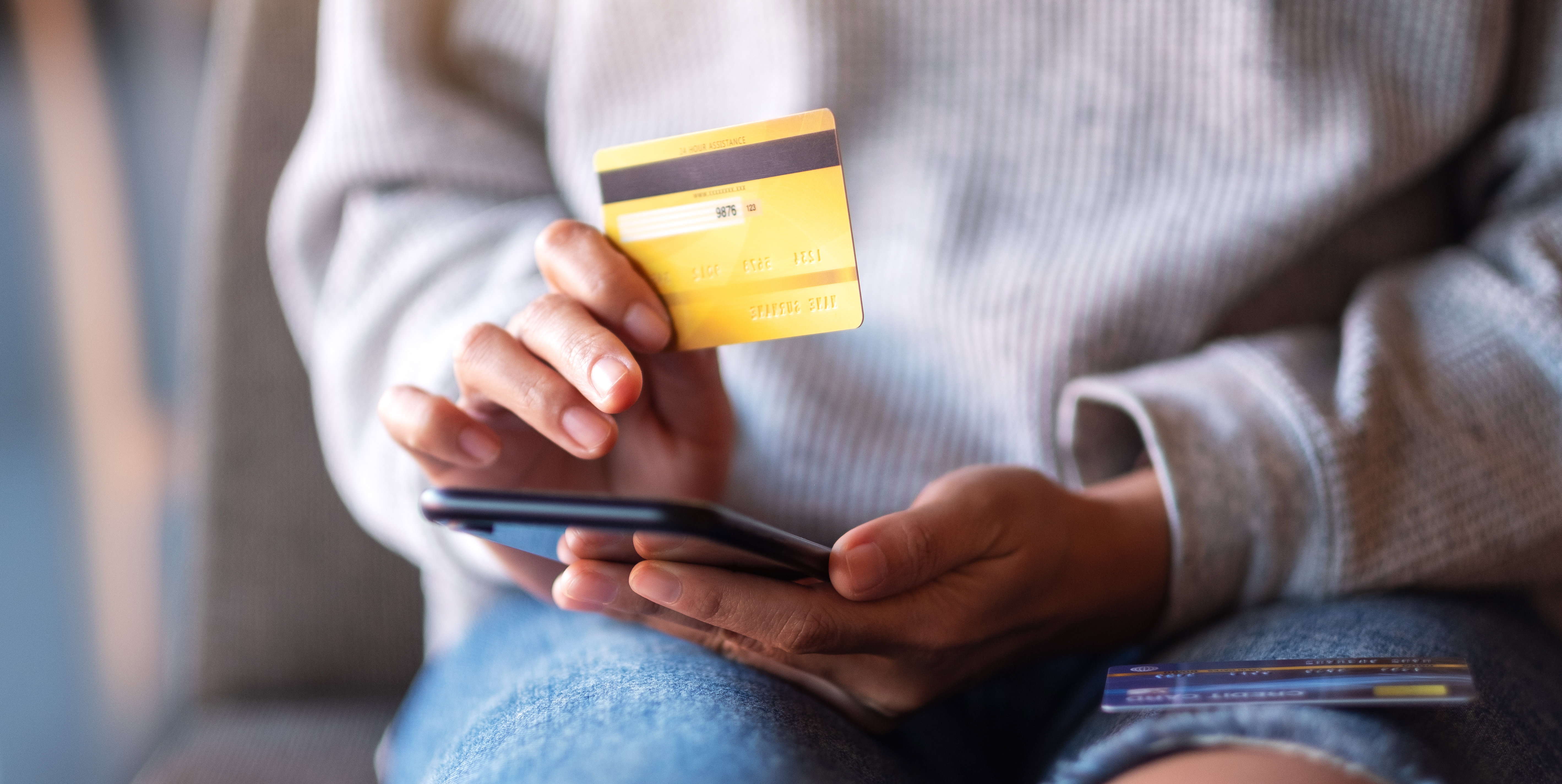woman-paying-with-credit-card