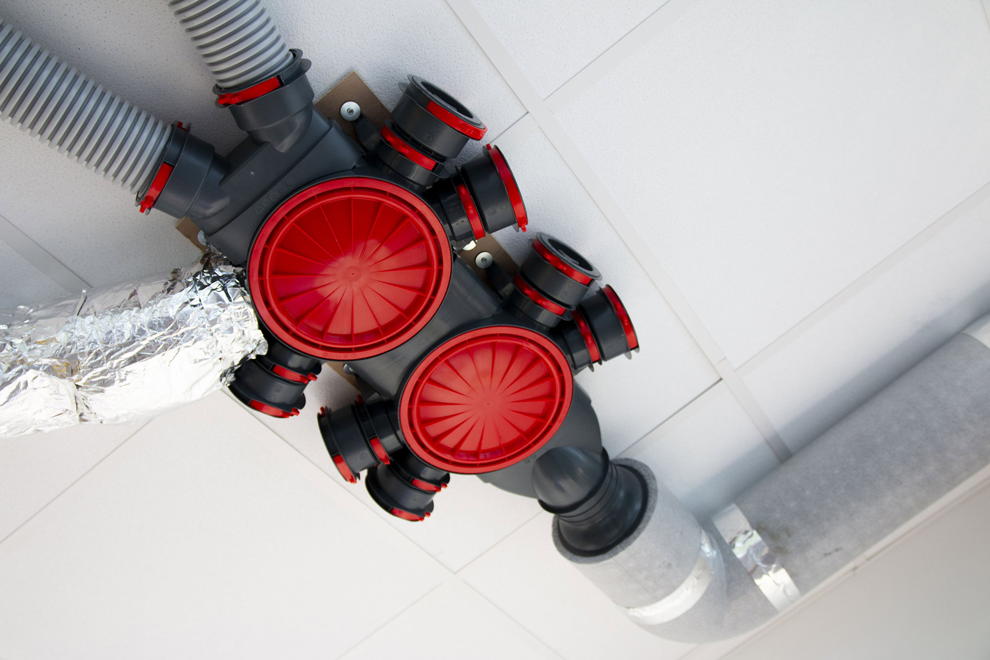black-and-red-ducting-heatpex