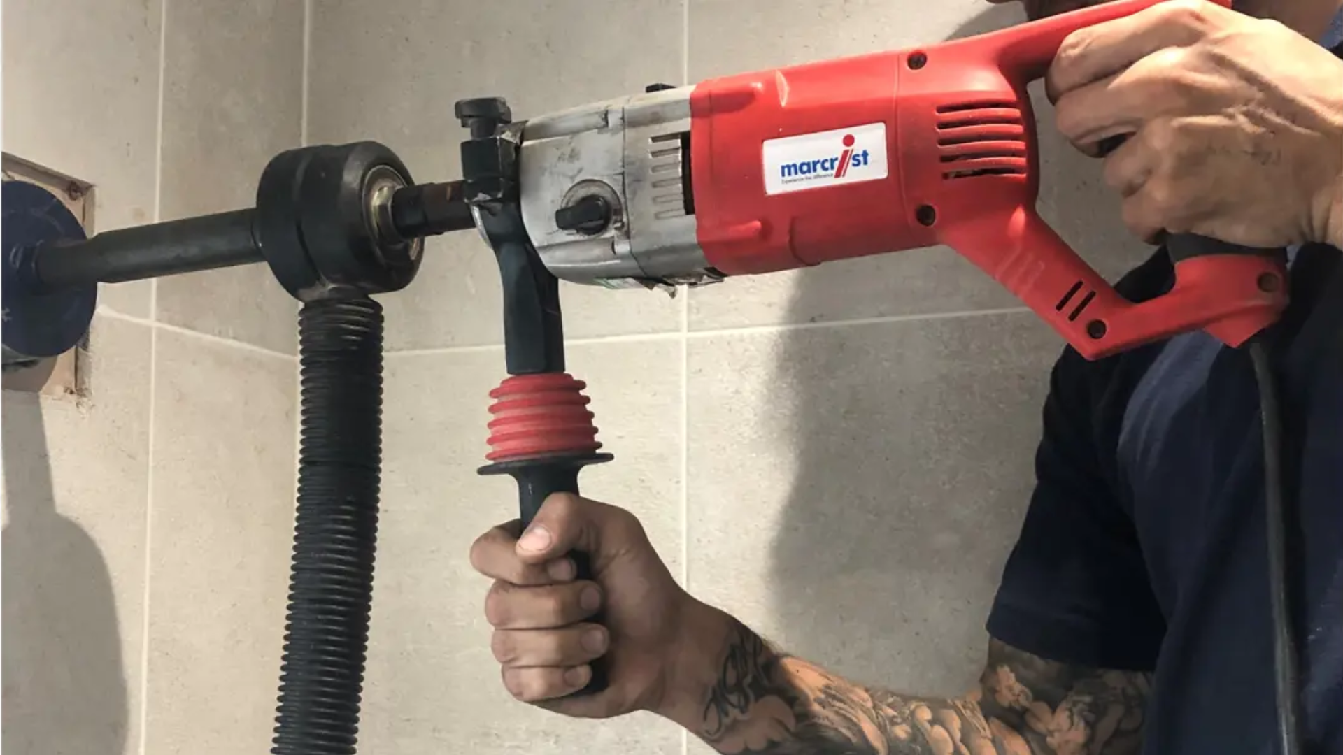 installer-extractor-fan-using-tools